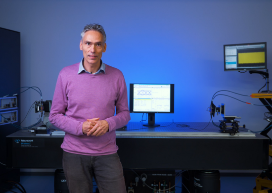 Prof. Dr. Ullrich Pfeiffer, Leiter des Lehrstuhls für Hochfrequenzsysteme in der Kommunikationstechnik an der Bergischen Universität. Prof. Dr. Ullrich Pfeiffer, Leiter des Lehrstuhls für Hochfrequenzsysteme in der Kommunikationstechnik an der Bergischen Universität.